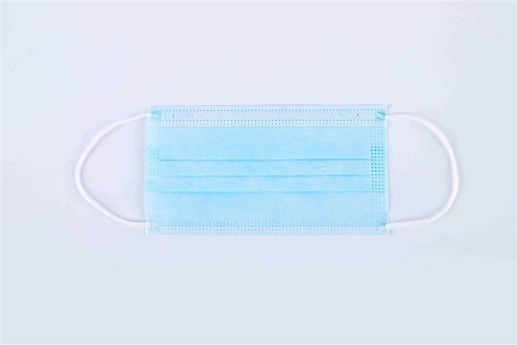 3-ply non-woven face mask showing 17.5 x 9.5 cm adult size